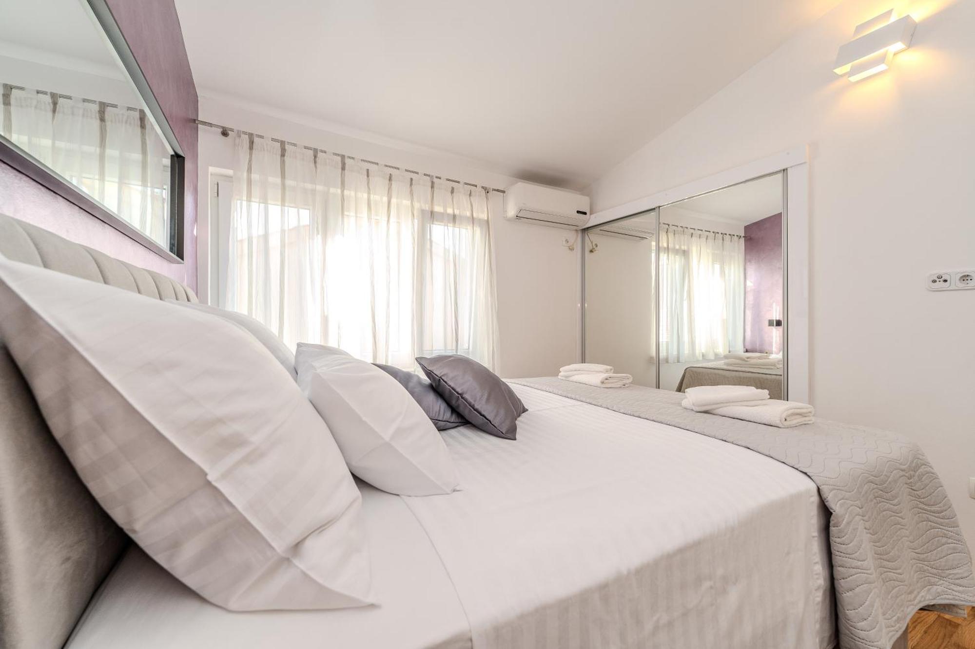 Apartments Dalmatia (Adults Only) Привлака Экстерьер фото