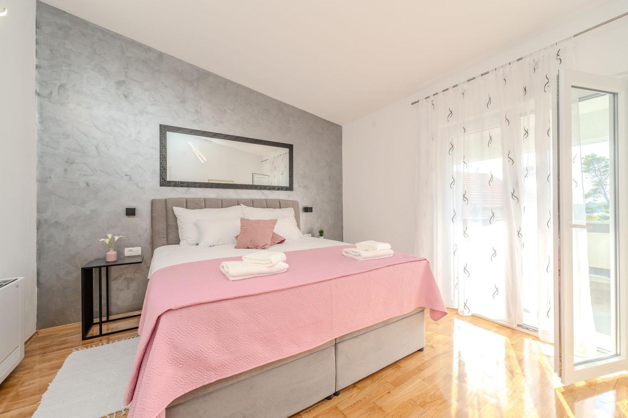 Apartments Dalmatia (Adults Only) Привлака Экстерьер фото