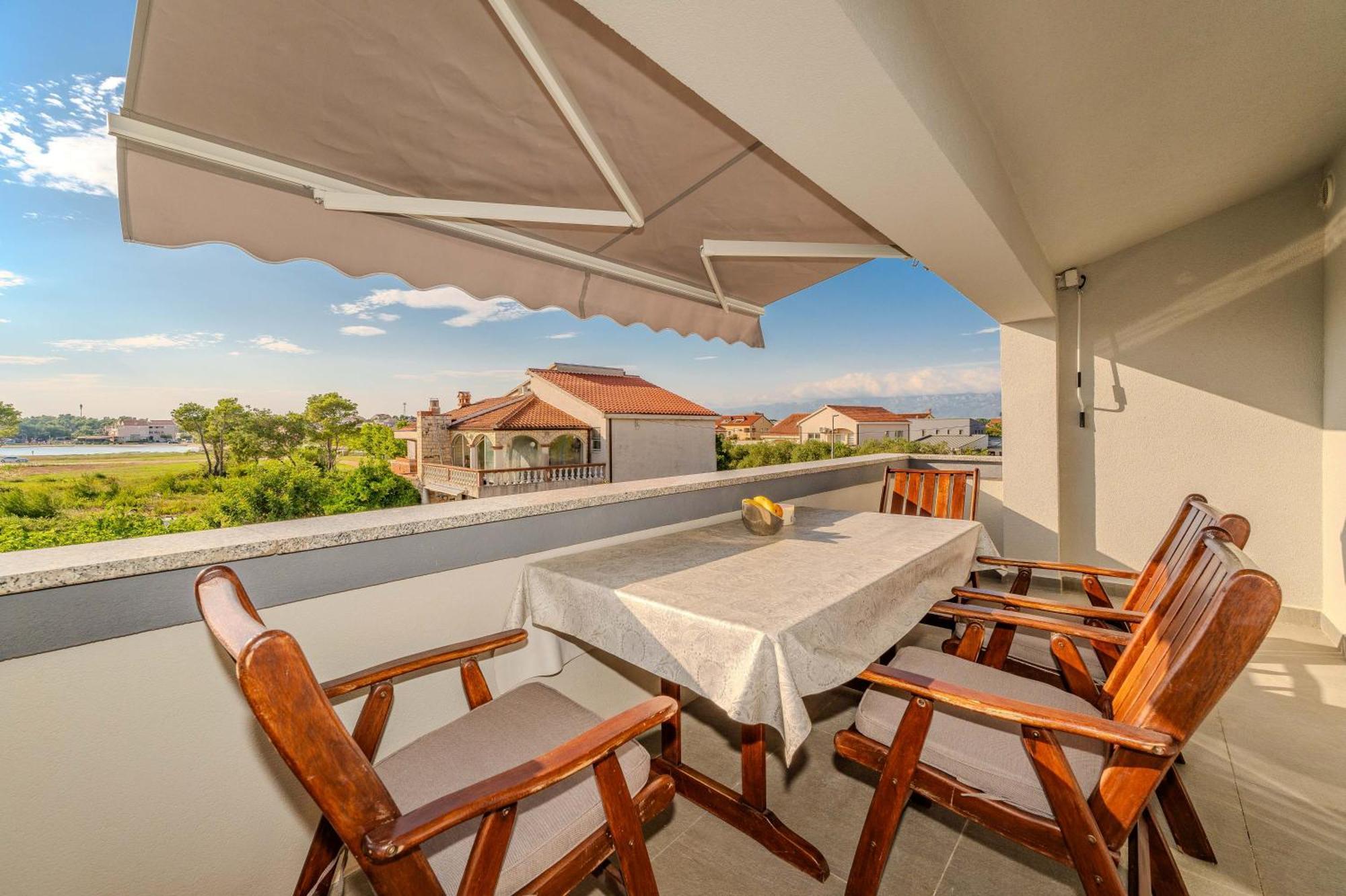 Apartments Dalmatia (Adults Only) Привлака Экстерьер фото