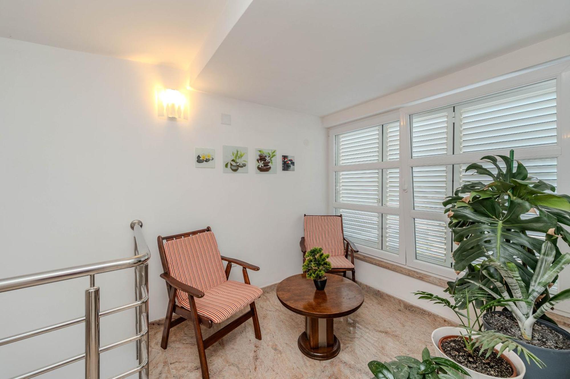 Apartments Dalmatia (Adults Only) Привлака Экстерьер фото