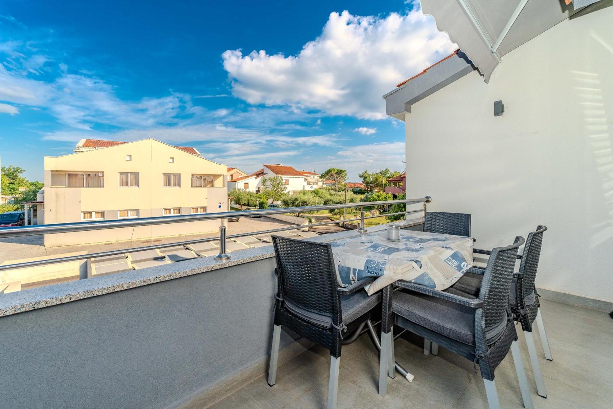 Apartments Dalmatia (Adults Only) Привлака Экстерьер фото