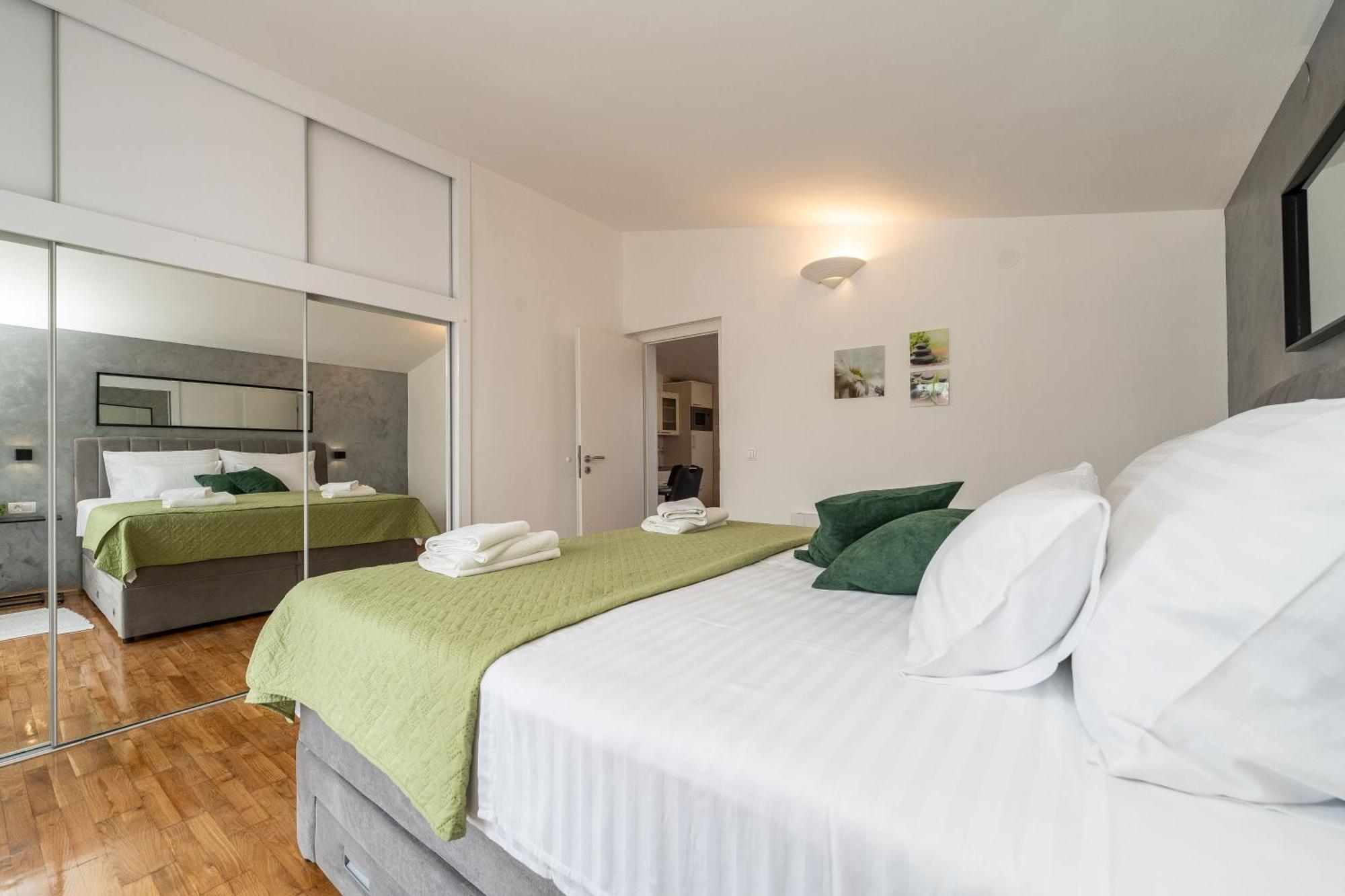 Apartments Dalmatia (Adults Only) Привлака Экстерьер фото