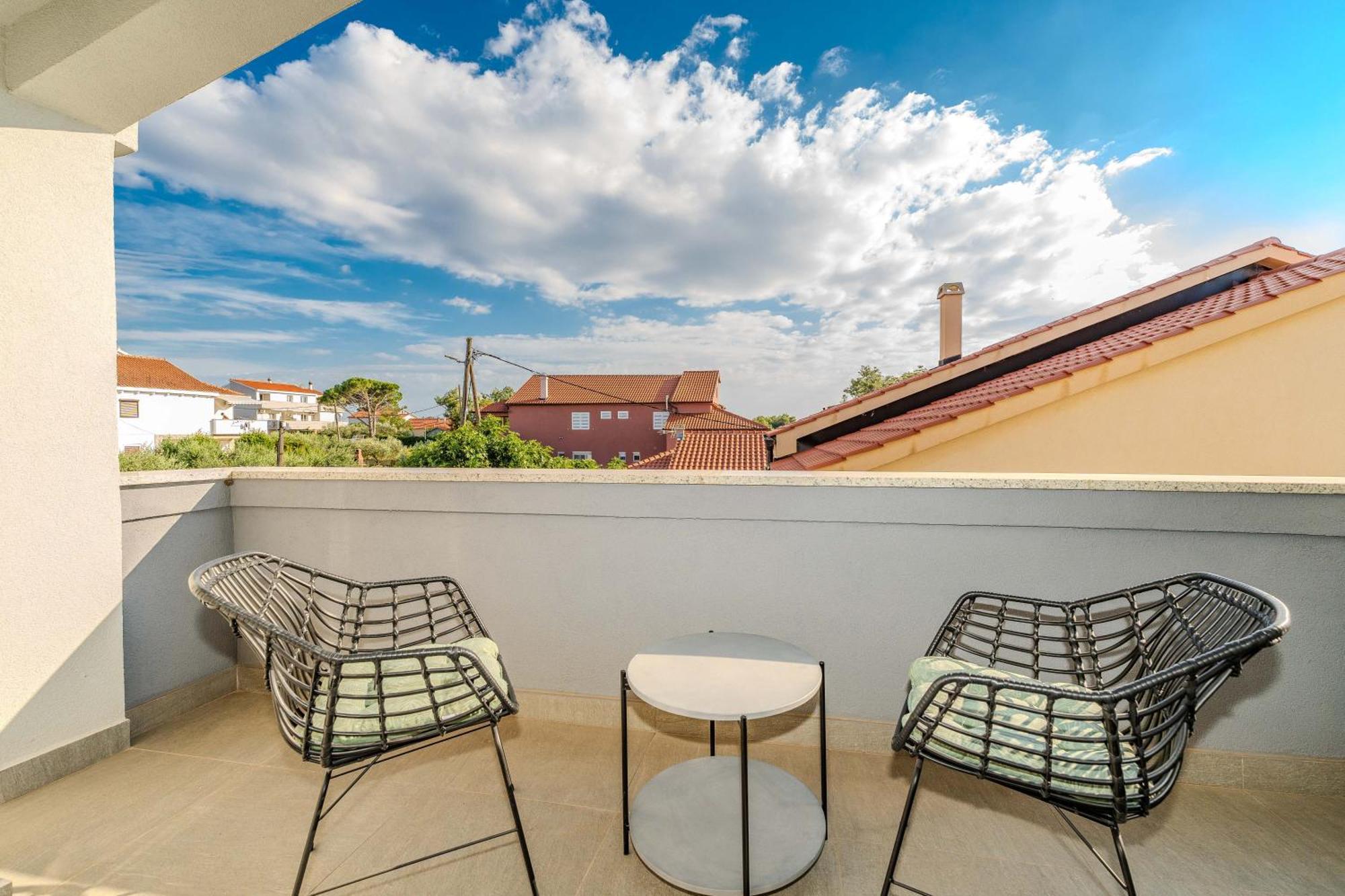 Apartments Dalmatia (Adults Only) Привлака Экстерьер фото