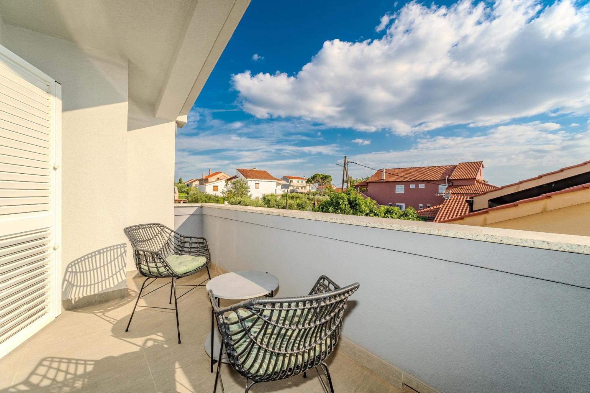 Apartments Dalmatia (Adults Only) Привлака Экстерьер фото