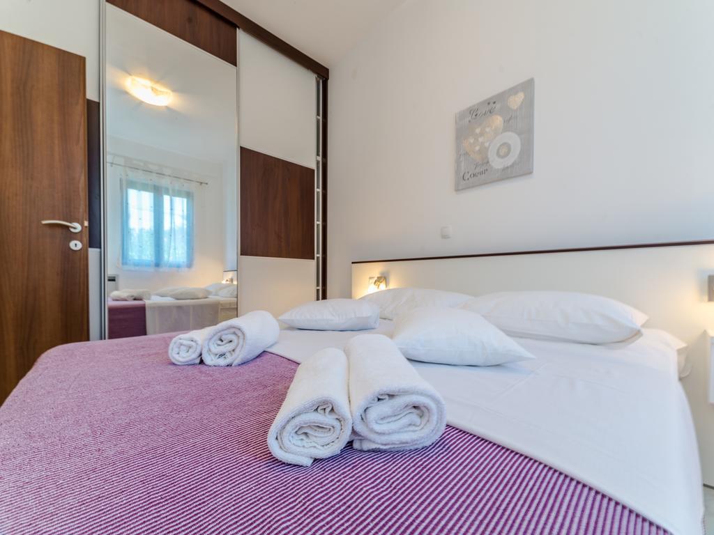 Apartments Dalmatia (Adults Only) Привлака Экстерьер фото