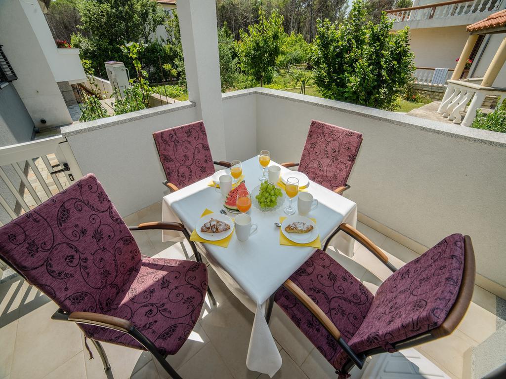 Apartments Dalmatia (Adults Only) Привлака Экстерьер фото