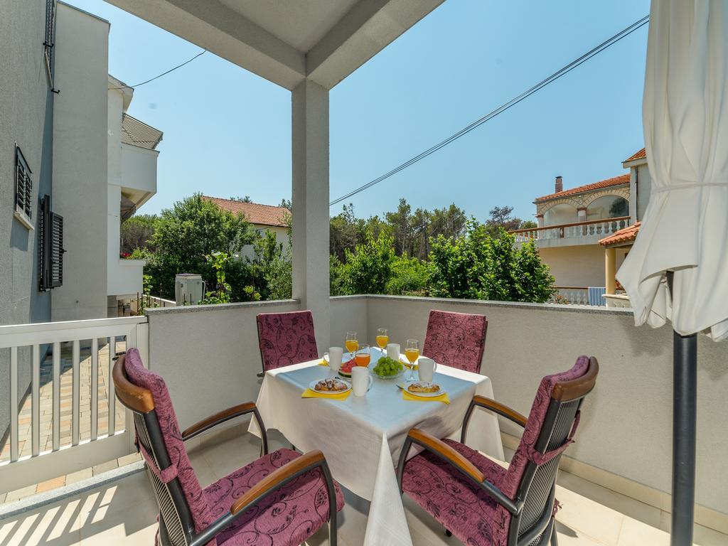 Apartments Dalmatia (Adults Only) Привлака Экстерьер фото