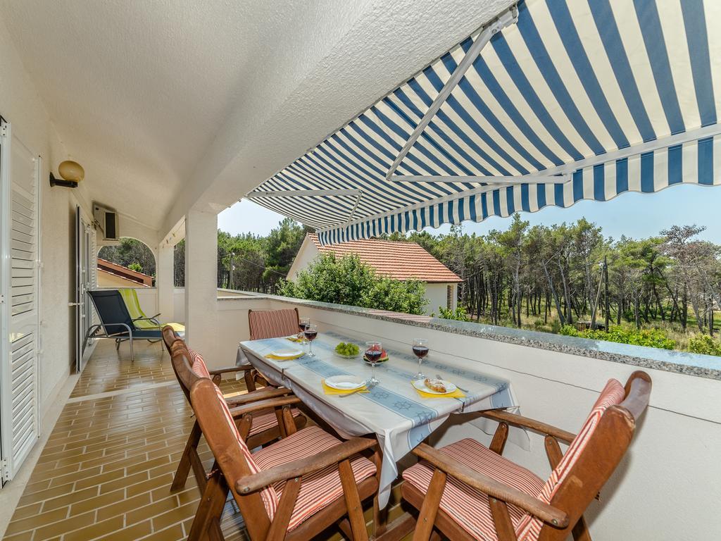 Apartments Dalmatia (Adults Only) Привлака Экстерьер фото