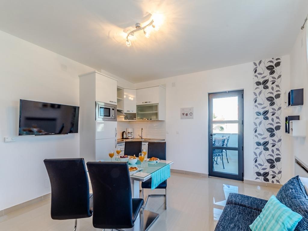 Apartments Dalmatia (Adults Only) Привлака Экстерьер фото