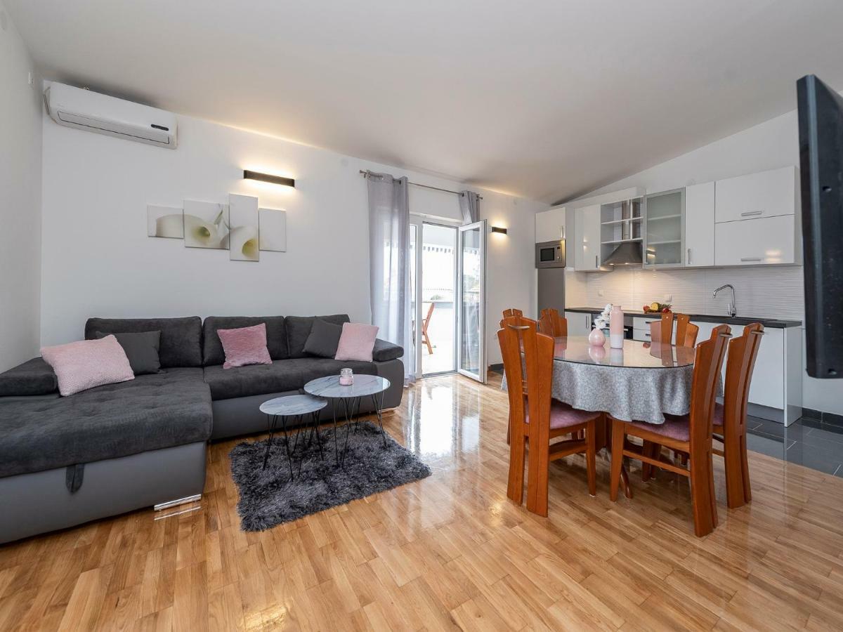 Apartments Dalmatia (Adults Only) Привлака Экстерьер фото